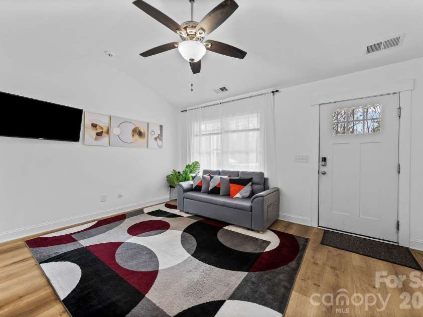 4117 Colebrook Road, Charlotte, NC 28215.  MLS# CAR4380992, YatesRealty ID 21033. 