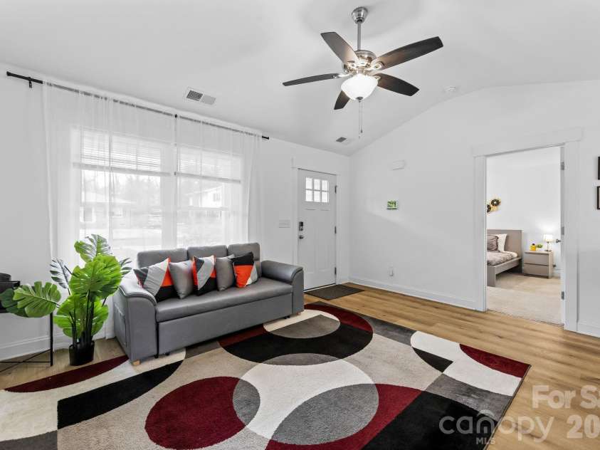 4117 Colebrook Road, Charlotte, NC 28215.  MLS# CAR4380992, YatesRealty ID 21033. 