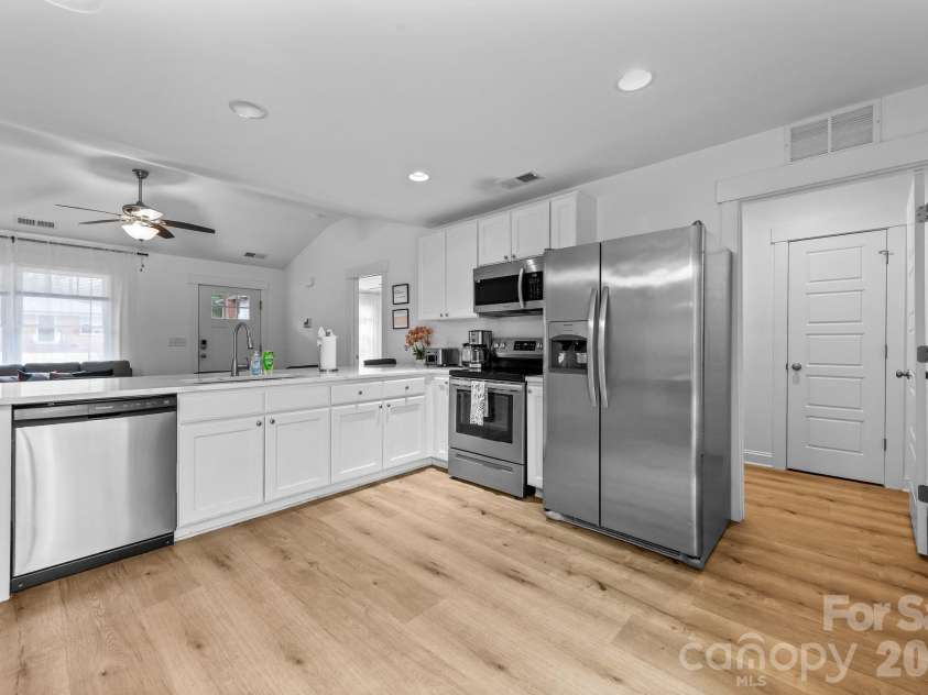 4117 Colebrook Road, Charlotte, NC 28215.  MLS# CAR4380992, YatesRealty ID 21033. 