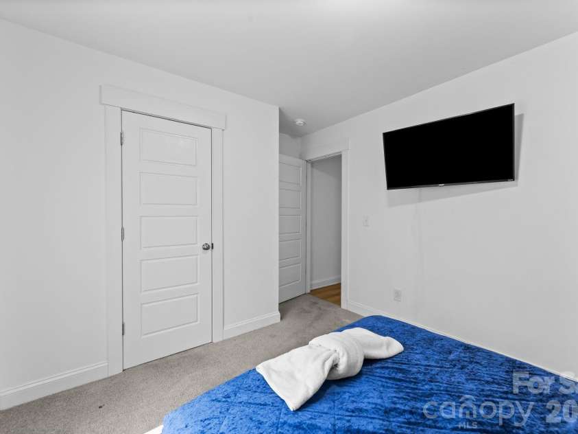 4117 Colebrook Road, Charlotte, NC 28215.  MLS# CAR4380992, YatesRealty ID 21033. 