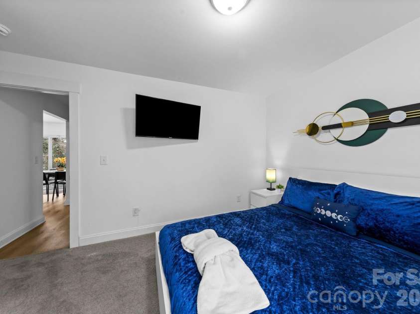 4117 Colebrook Road, Charlotte, NC 28215.  MLS# CAR4380992, YatesRealty ID 21033. 