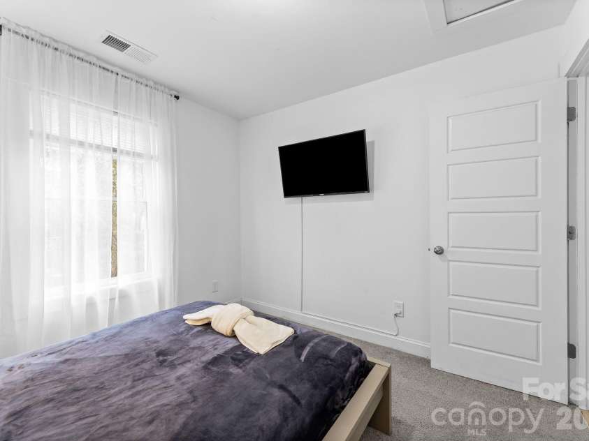 4117 Colebrook Road, Charlotte, NC 28215.  MLS# CAR4380992, YatesRealty ID 21033. 