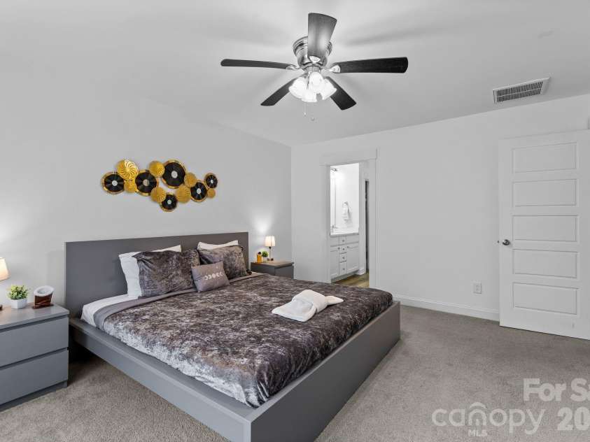 4117 Colebrook Road, Charlotte, NC 28215.  MLS# CAR4380992, YatesRealty ID 21033. 