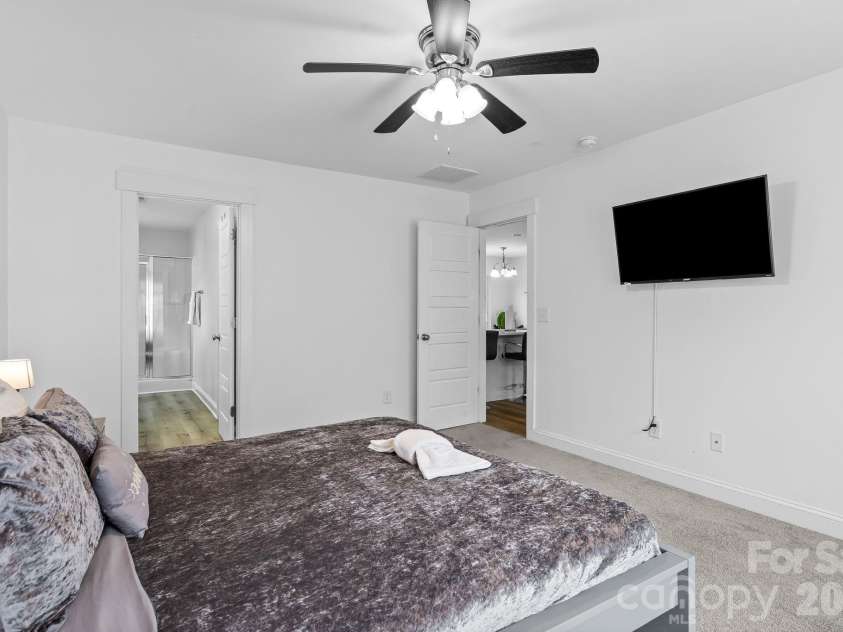 4117 Colebrook Road, Charlotte, NC 28215.  MLS# CAR4380992, YatesRealty ID 21033. 