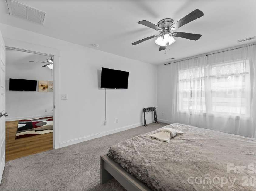 4117 Colebrook Road, Charlotte, NC 28215.  MLS# CAR4380992, YatesRealty ID 21033. 