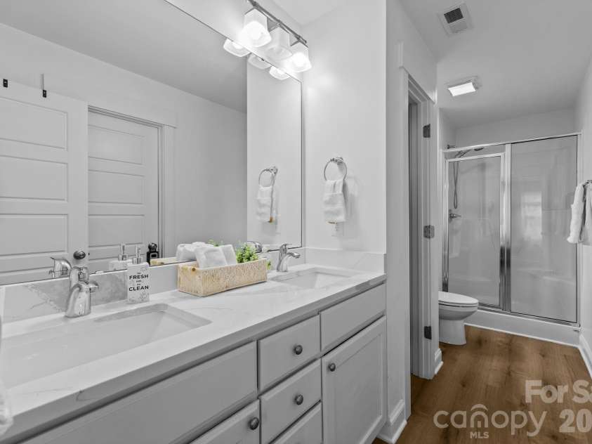 4117 Colebrook Road, Charlotte, NC 28215.  MLS# CAR4380992, YatesRealty ID 21033. 