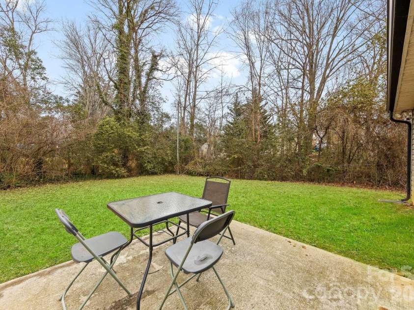 4117 Colebrook Road, Charlotte, NC 28215.  MLS# CAR4380992, YatesRealty ID 21033. 