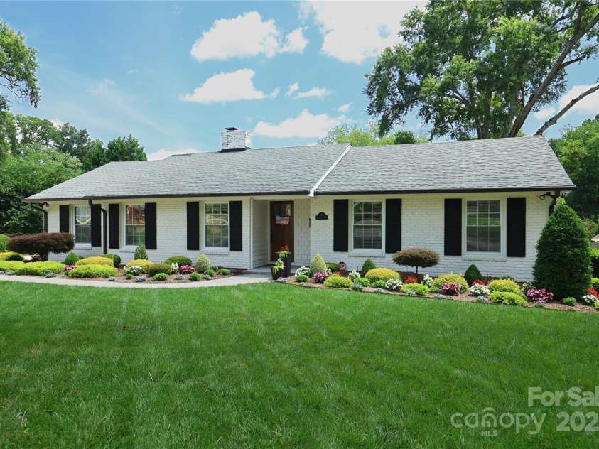 5501 Murrayhill Road, Charlotte, NC 28210.  MLS# CAR4272966, YatesRealty ID 21033. 