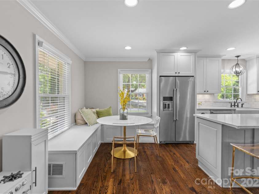 5501 Murrayhill Road, Charlotte, NC 28210.  MLS# CAR4272966, YatesRealty ID 21033. 