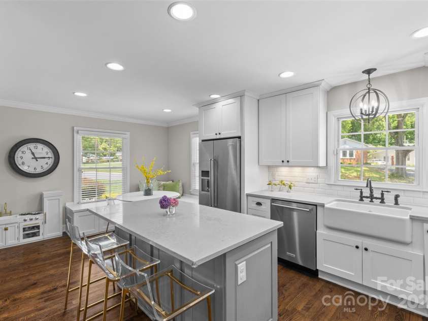 5501 Murrayhill Road, Charlotte, NC 28210.  MLS# CAR4272966, YatesRealty ID 21033. 