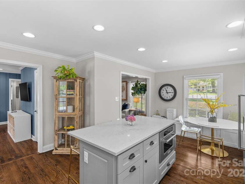 5501 Murrayhill Road, Charlotte, NC 28210.  MLS# CAR4272966, YatesRealty ID 21033. 