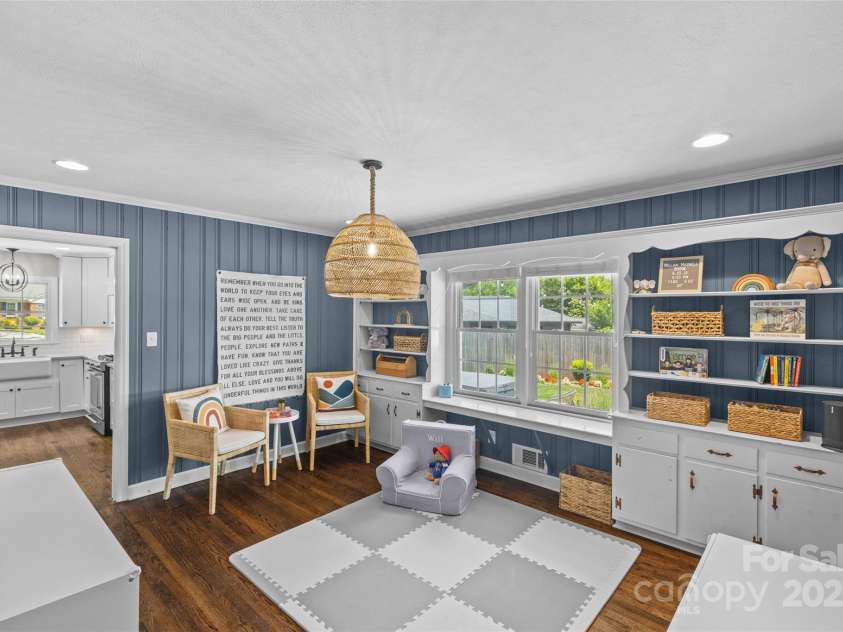 5501 Murrayhill Road, Charlotte, NC 28210.  MLS# CAR4272966, YatesRealty ID 21033. 