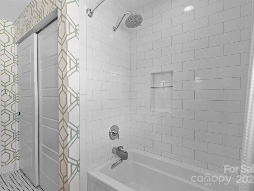 5501 Murrayhill Road, Charlotte, NC 28210.  MLS# CAR4272966, YatesRealty ID 21033. 