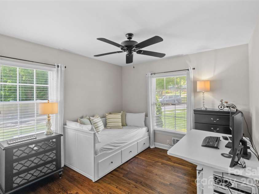 5501 Murrayhill Road, Charlotte, NC 28210.  MLS# CAR4272966, YatesRealty ID 21033. 