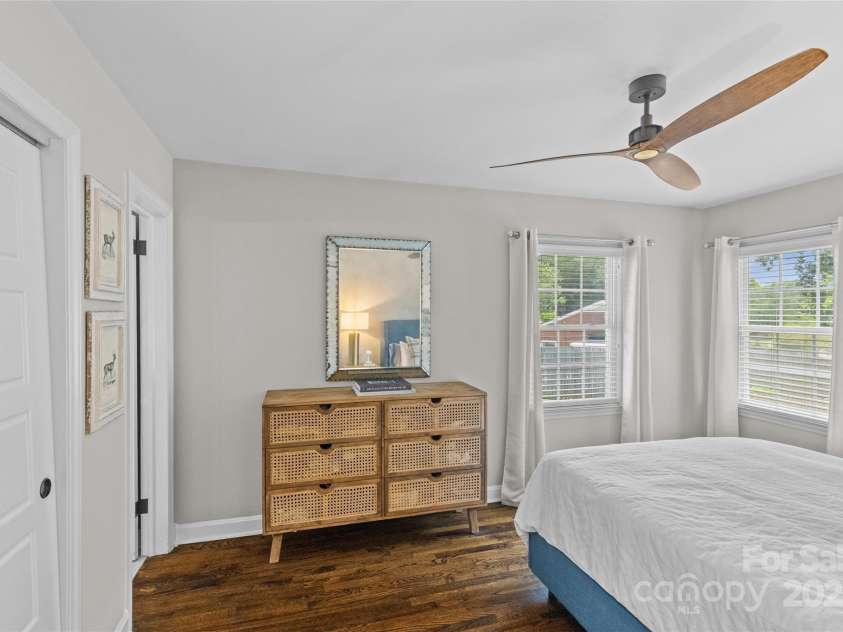 5501 Murrayhill Road, Charlotte, NC 28210.  MLS# CAR4272966, YatesRealty ID 21033. 