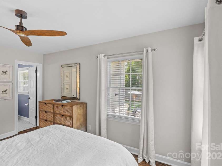 5501 Murrayhill Road, Charlotte, NC 28210.  MLS# CAR4272966, YatesRealty ID 21033. 