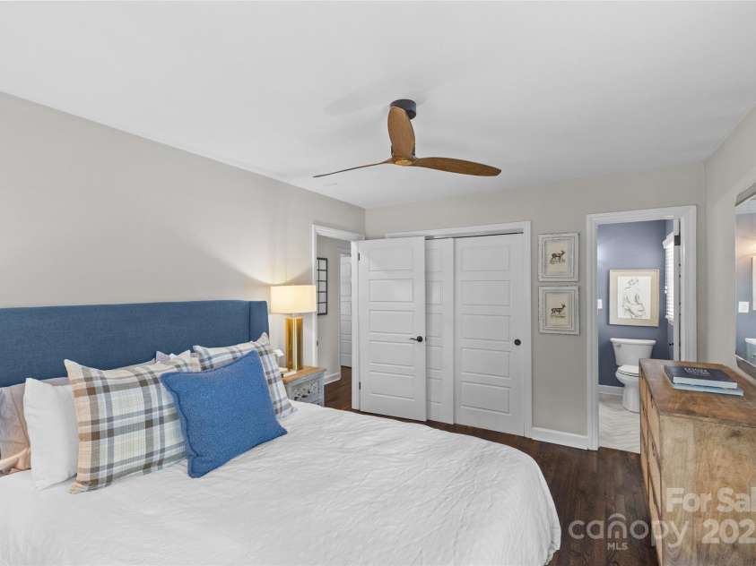 5501 Murrayhill Road, Charlotte, NC 28210.  MLS# CAR4272966, YatesRealty ID 21033. 