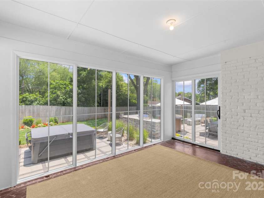 5501 Murrayhill Road, Charlotte, NC 28210.  MLS# CAR4272966, YatesRealty ID 21033. 