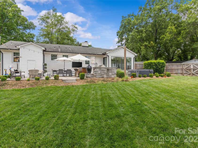 5501 Murrayhill Road, Charlotte, NC 28210.  MLS# CAR4272966, YatesRealty ID 21033. 