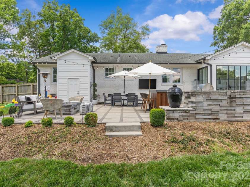 5501 Murrayhill Road, Charlotte, NC 28210.  MLS# CAR4272966, YatesRealty ID 21033. 
