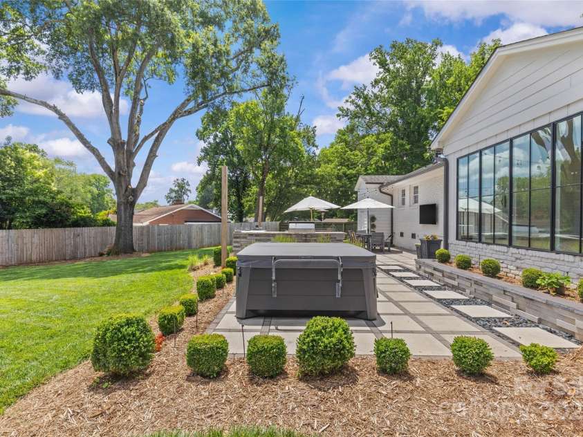 5501 Murrayhill Road, Charlotte, NC 28210.  MLS# CAR4272966, YatesRealty ID 21033. 