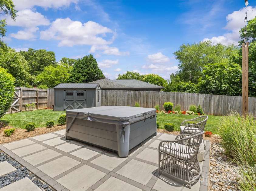 5501 Murrayhill Road, Charlotte, NC 28210.  MLS# CAR4272966, YatesRealty ID 21033. 