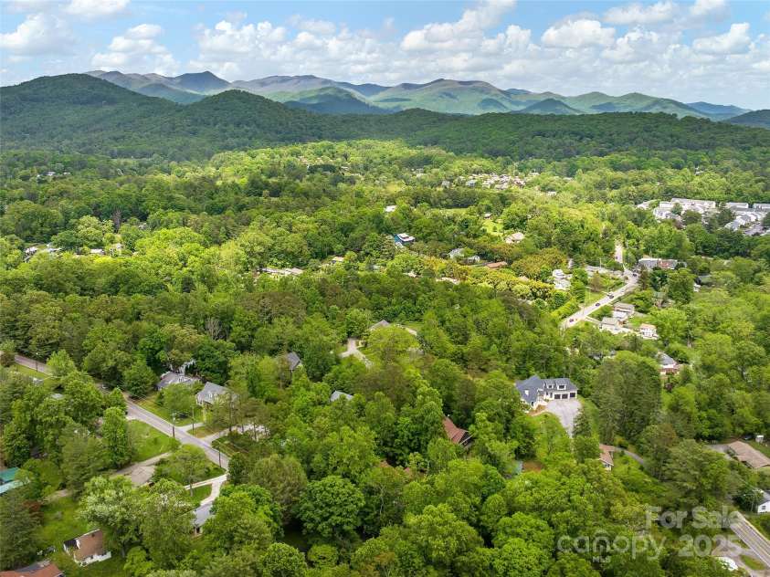 4 Alsatian Lane, Asheville, NC 28805.  MLS# CAR4260224, YatesRealty ID 21036. 