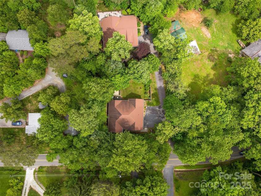 4 Alsatian Lane, Asheville, NC 28805.  MLS# CAR4260224, YatesRealty ID 21036. 