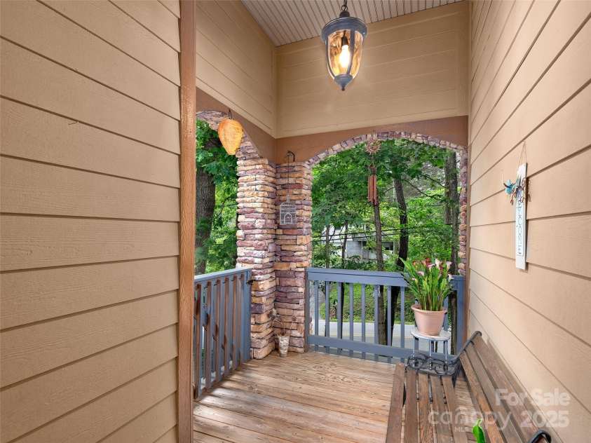 4 Alsatian Lane, Asheville, NC 28805.  MLS# CAR4260224, YatesRealty ID 21036. 