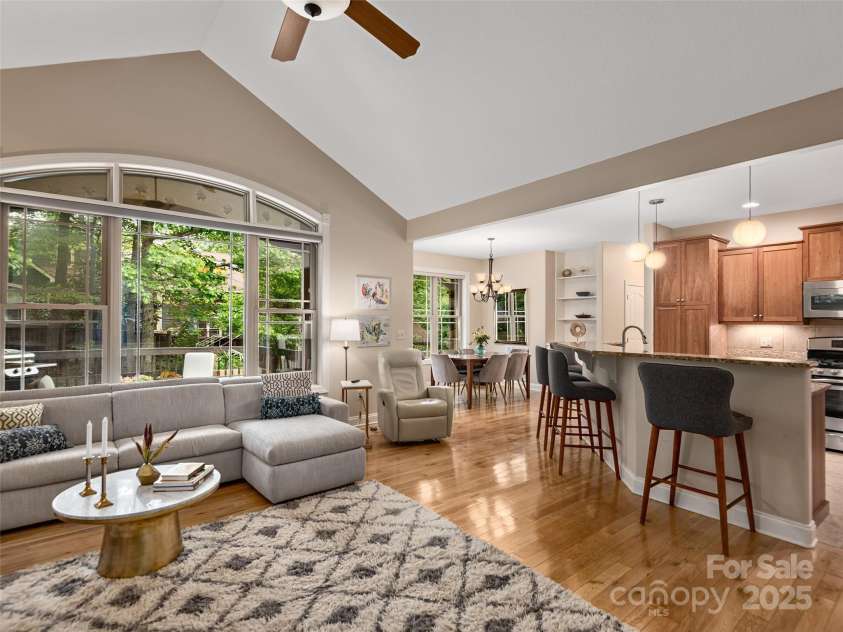 4 Alsatian Lane, Asheville, NC 28805.  MLS# CAR4260224, YatesRealty ID 21036. 