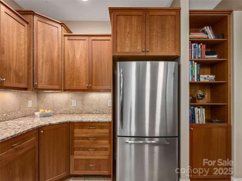 4 Alsatian Lane, Asheville, NC 28805.  MLS# CAR4260224, YatesRealty ID 21036. 