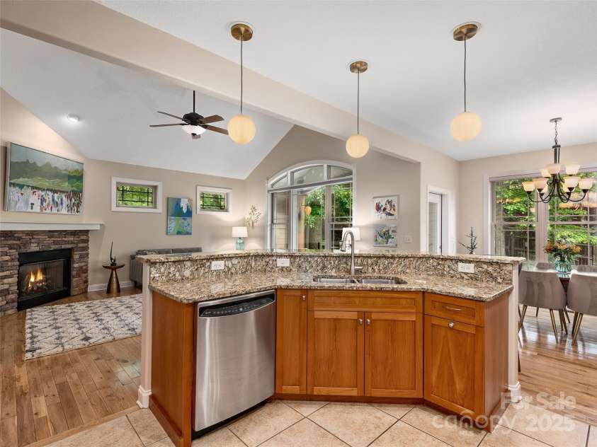 4 Alsatian Lane, Asheville, NC 28805.  MLS# CAR4260224, YatesRealty ID 21036. 