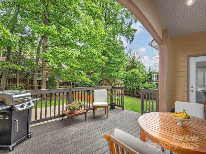4 Alsatian Lane, Asheville, NC 28805.  MLS# CAR4260224, YatesRealty ID 21036. 