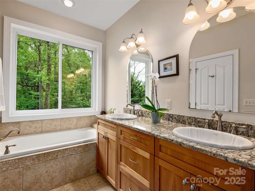4 Alsatian Lane, Asheville, NC 28805.  MLS# CAR4260224, YatesRealty ID 21036. 