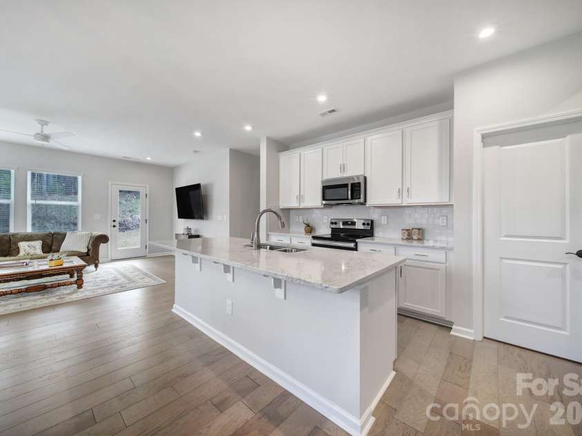 516 Madison Falls Court, Fort Mill, SC 29708.  MLS# CAR4380999, YatesRealty ID 21036. Kitchen - Open Floor Plan