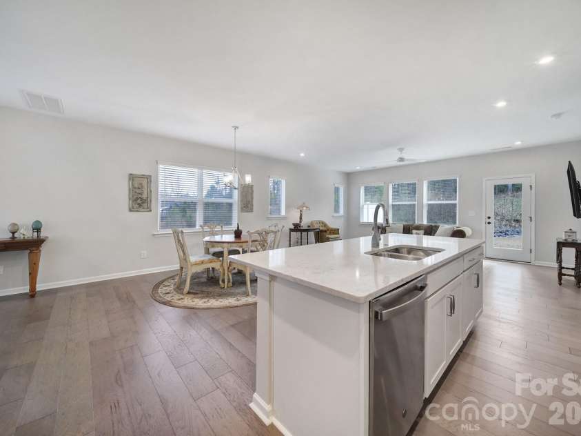 516 Madison Falls Court, Fort Mill, SC 29708.  MLS# CAR4380999, YatesRealty ID 21036. Kitchen - Open Floor Plan