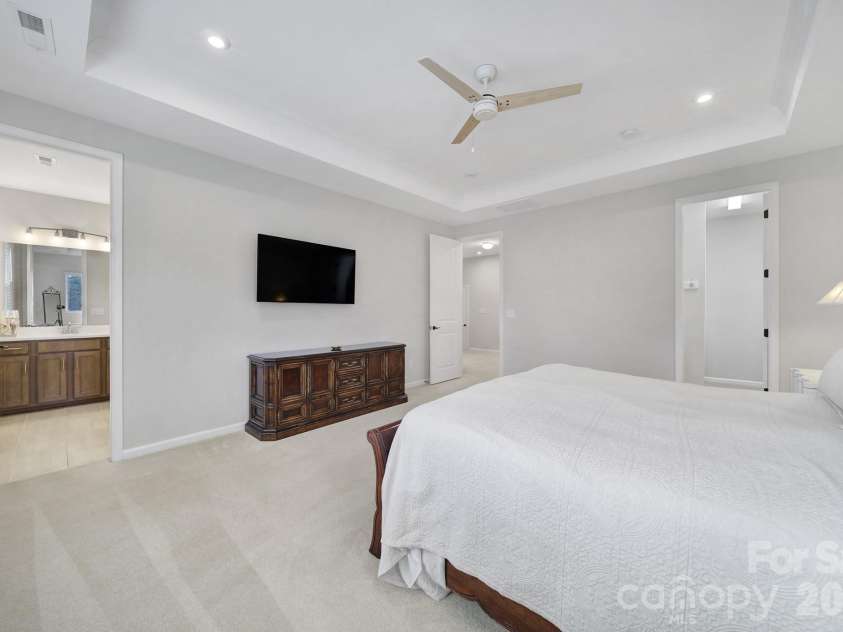 516 Madison Falls Court, Fort Mill, SC 29708.  MLS# CAR4380999, YatesRealty ID 21036. Primary Bedroom