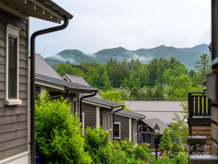 15 Fay Jones Lane, Black Mountain, NC 28711.  MLS# CAR4259163, YatesRealty ID 21038. 