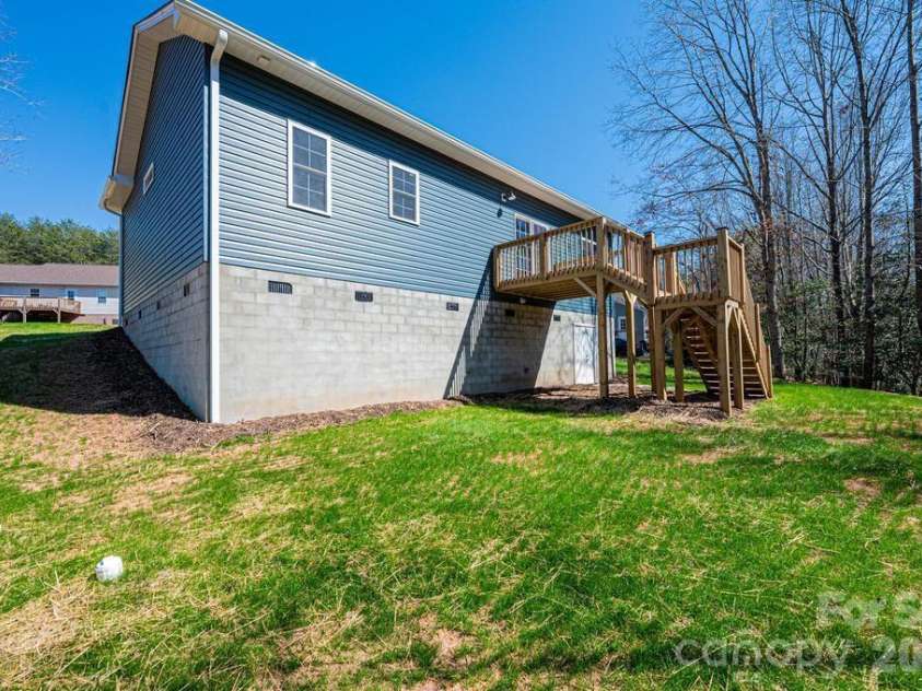 1314 39th Street Circle, Hickory, NC 28602.  MLS# CAR4335784, YatesRealty ID 2104. 