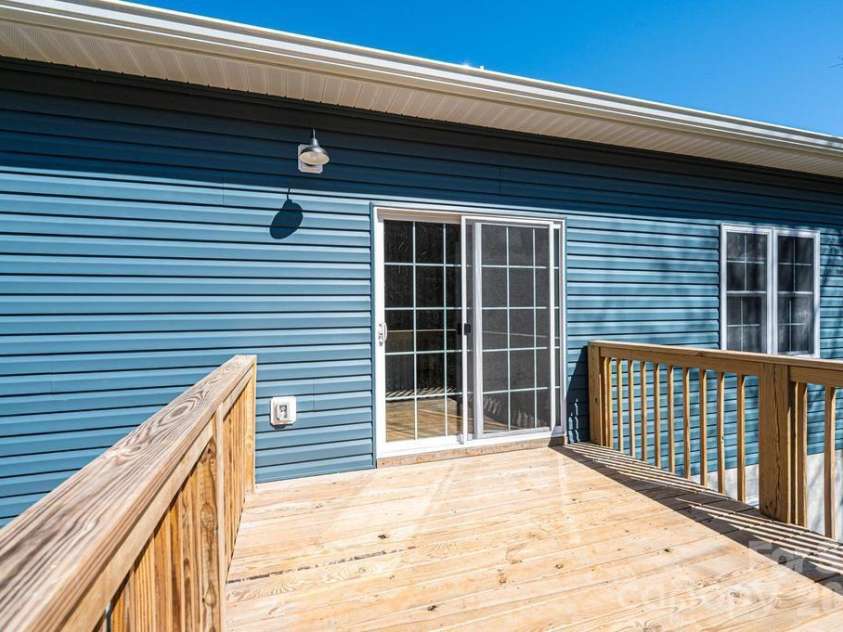 1314 39th Street Circle, Hickory, NC 28602.  MLS# CAR4335784, YatesRealty ID 2104. 