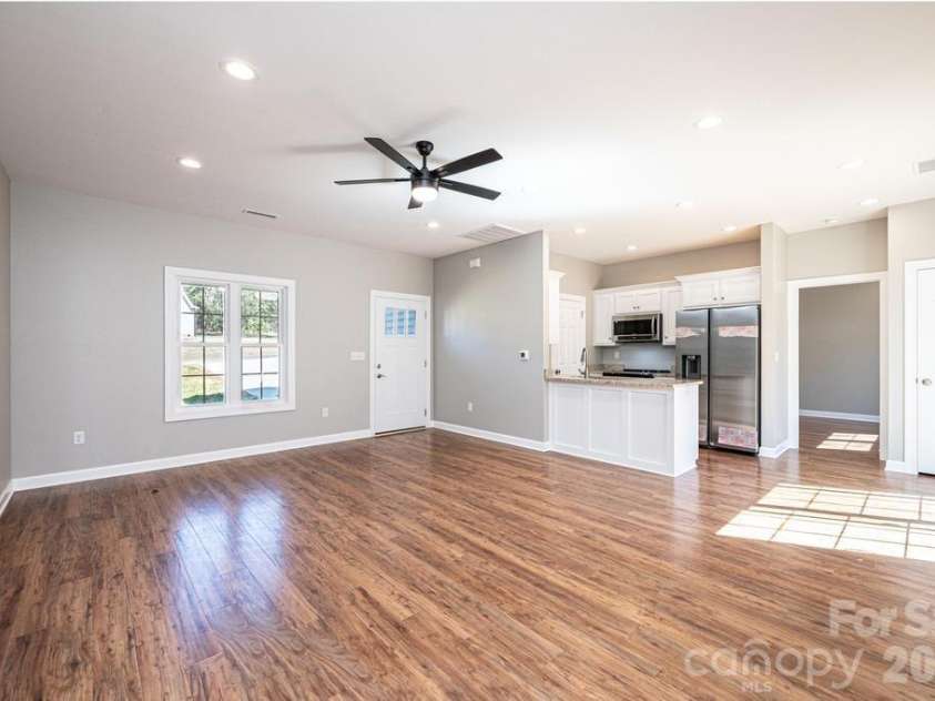 1314 39th Street Circle, Hickory, NC 28602.  MLS# CAR4335784, YatesRealty ID 2104. 