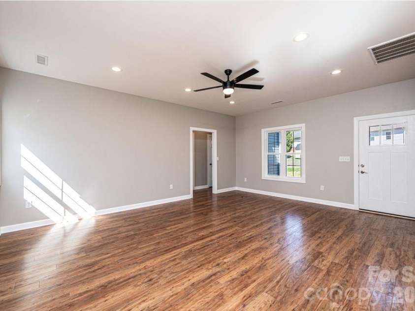 1314 39th Street Circle, Hickory, NC 28602.  MLS# CAR4335784, YatesRealty ID 2104. 