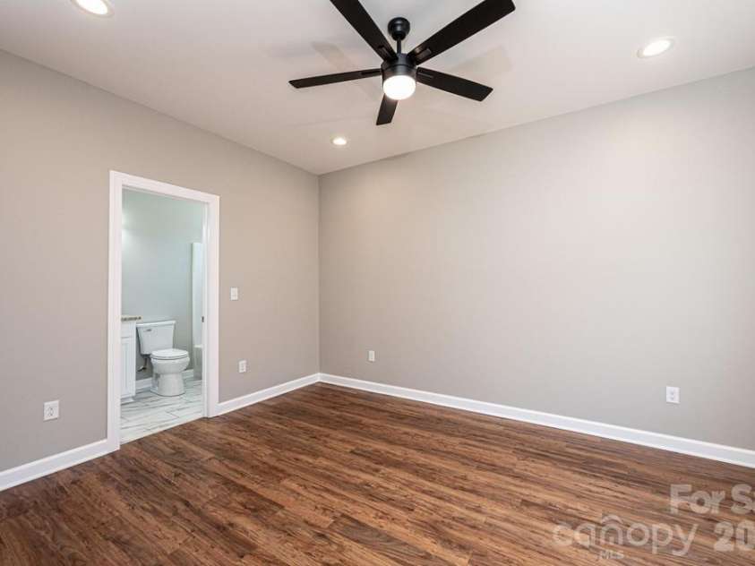 1314 39th Street Circle, Hickory, NC 28602.  MLS# CAR4335784, YatesRealty ID 2104. 