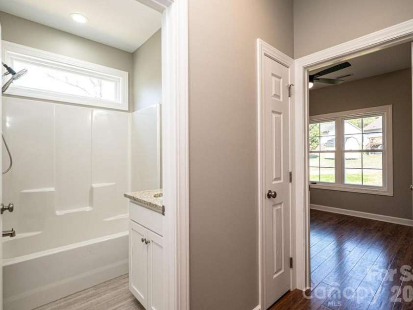 1314 39th Street Circle, Hickory, NC 28602.  MLS# CAR4335784, YatesRealty ID 2104. 