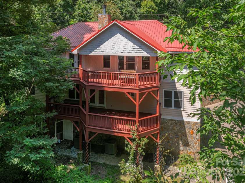 97 Hughes Drive, Maggie Valley, NC 28751.  MLS# CAR4290471, YatesRealty ID 21040. 