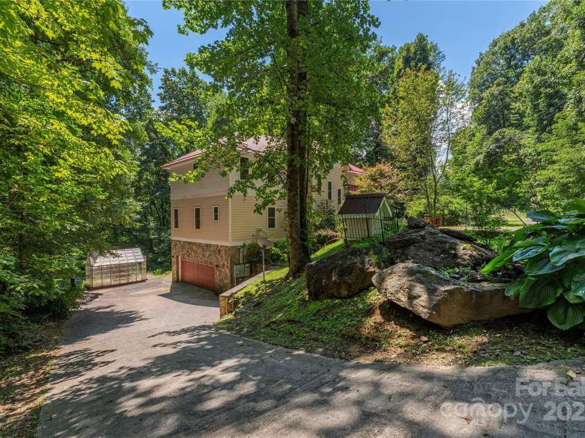 97 Hughes Drive, Maggie Valley, NC 28751.  MLS# CAR4290471, YatesRealty ID 21040. 