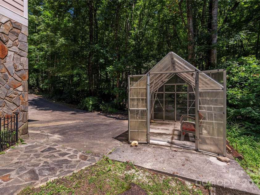 97 Hughes Drive, Maggie Valley, NC 28751.  MLS# CAR4290471, YatesRealty ID 21040. 