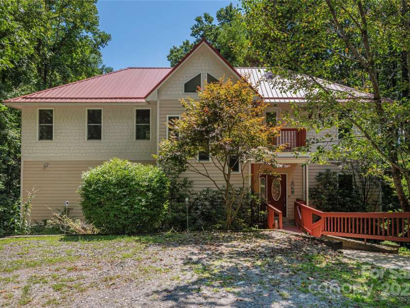 97 Hughes Drive, Maggie Valley, NC 28751.  MLS# CAR4290471, YatesRealty ID 21040. 