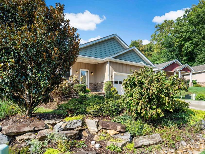 4 Nectar Way, Swannanoa, NC 28778.  MLS# CAR4186169, YatesRealty ID 21041. Beautifully landscaped yard makes for lovely curb appeal.