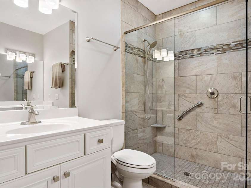 4 Nectar Way, Swannanoa, NC 28778.  MLS# CAR4186169, YatesRealty ID 21041. Primary Bathroom